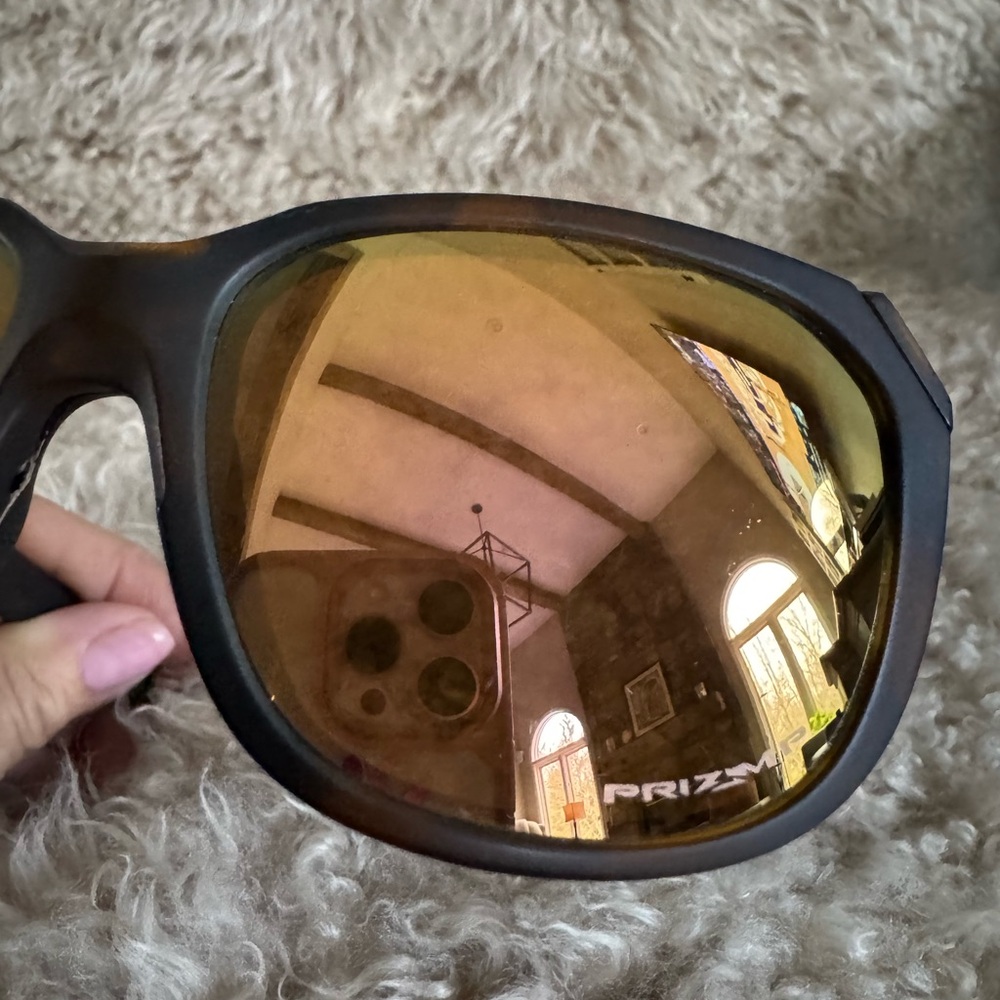 Oakley Sunglasses with Gold Lenses - Picture 4 of 8